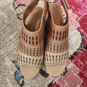 Comfortiva Women's Tan and Cream Sandals